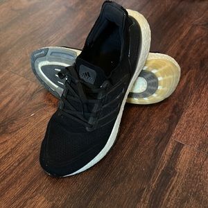 Men’s black Ultraboost 21